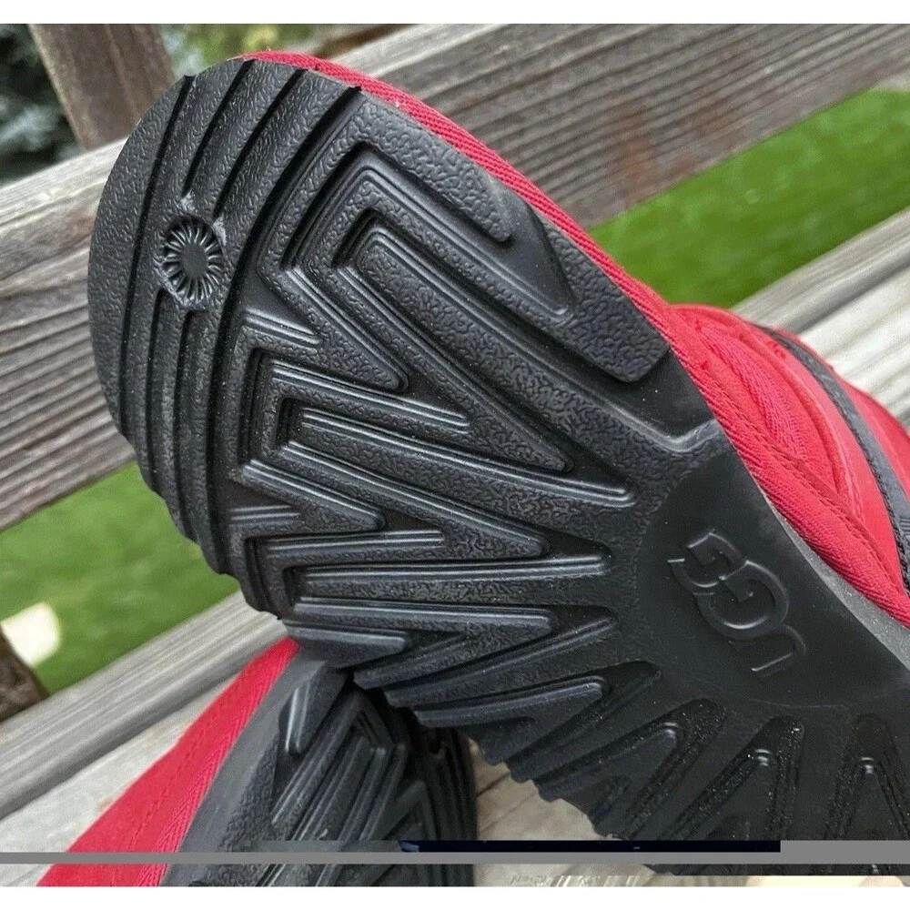 UGG Neumel Snapback Big Kids' 5 Chukka Boots - Red